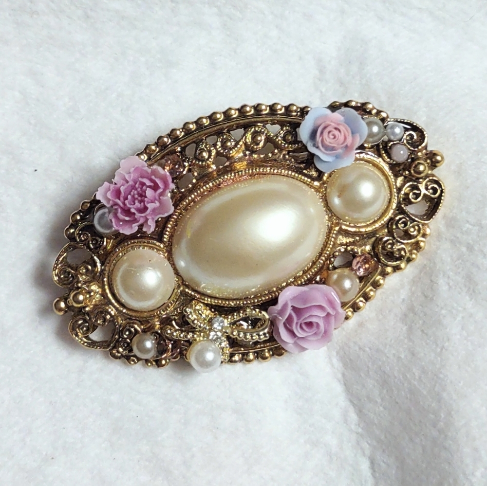 1928 Purple Flower & Pearl Goldtone Brooch